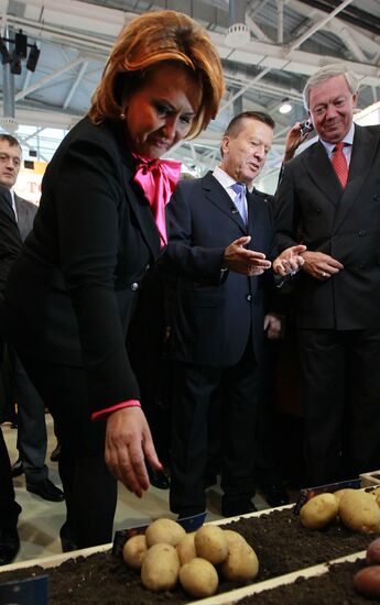 Opening of agro-industrial exhibition "Golden Autumn-2011"