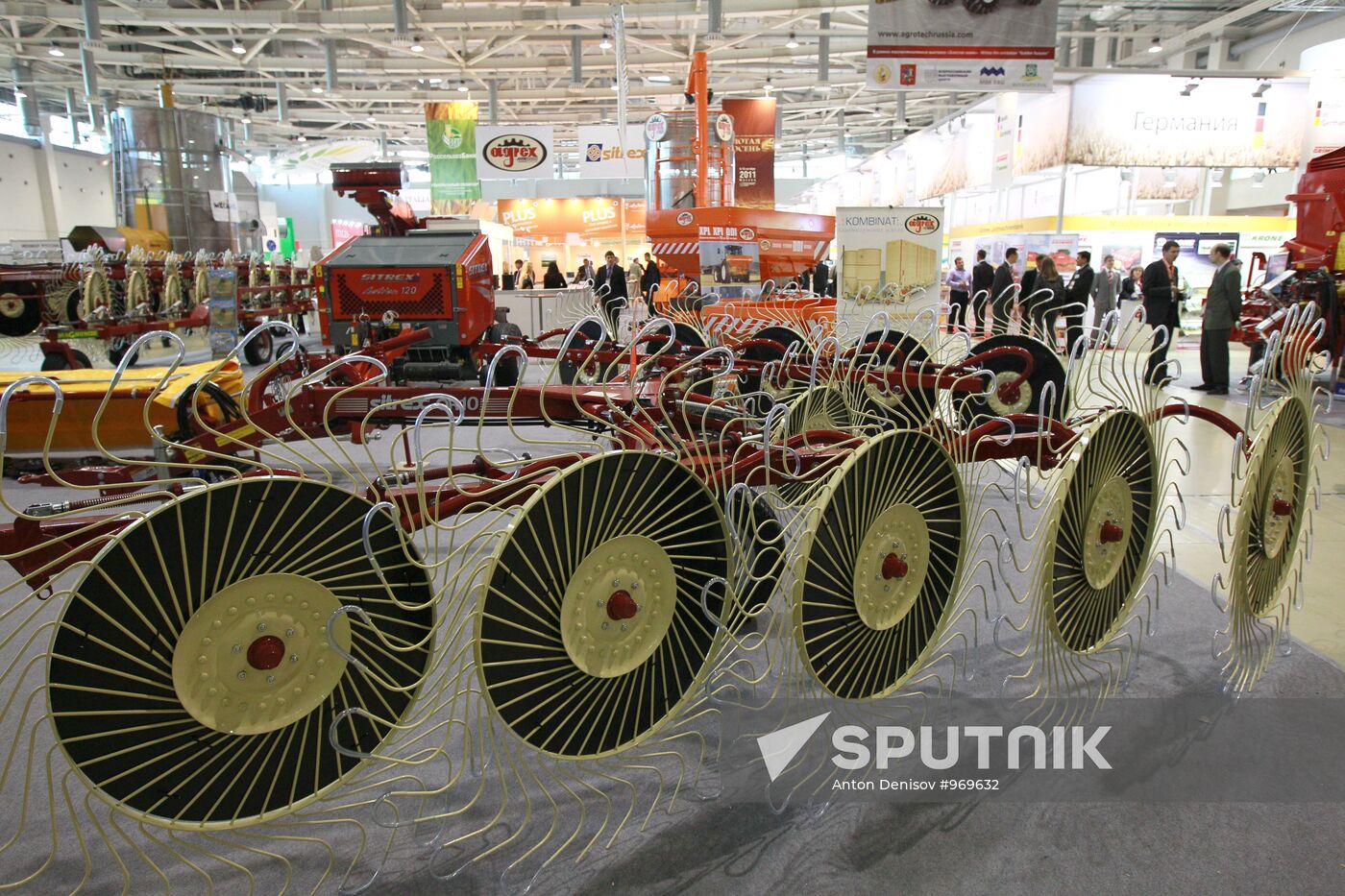 Opening of agro-industrial exhibition "Golden Autumn-2011"