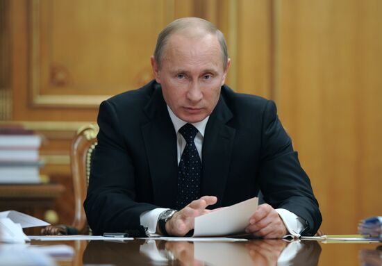 Vladimir Putin holds Government House meeting