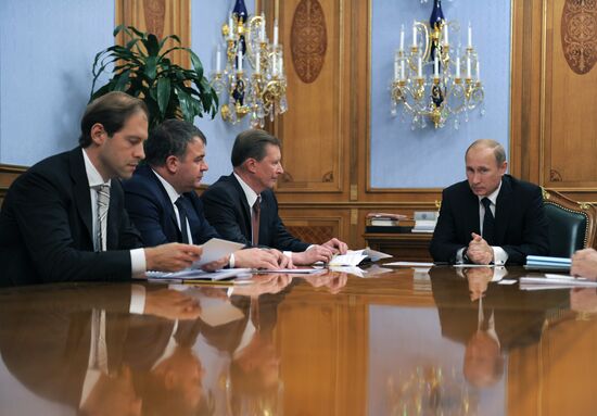Vladimir Putin holds Government House meeting
