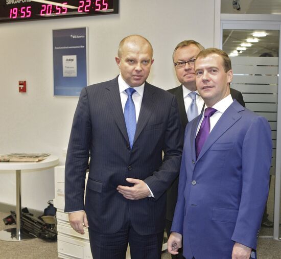 Dmitry Medvedev visits VTB Bank office in Federation complex