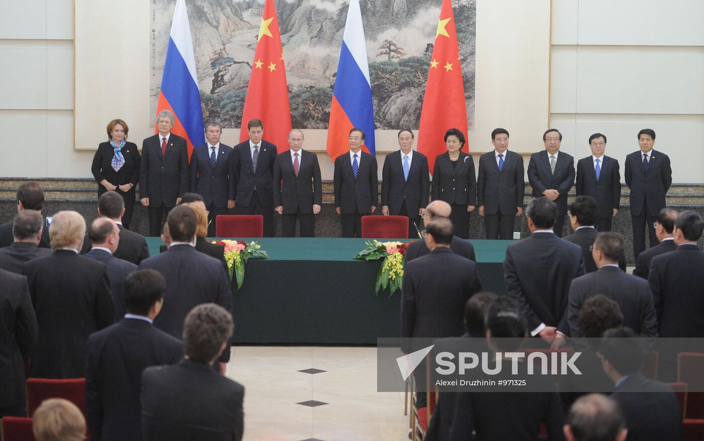 Vladimir Putin visits China
