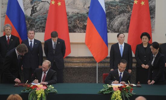 Vladimir Putin visits China