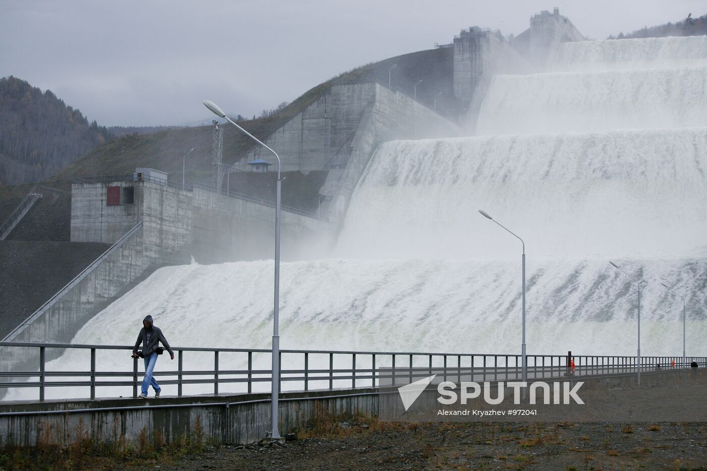 Launch of shore spillway at Sayano-Shushensky HPP