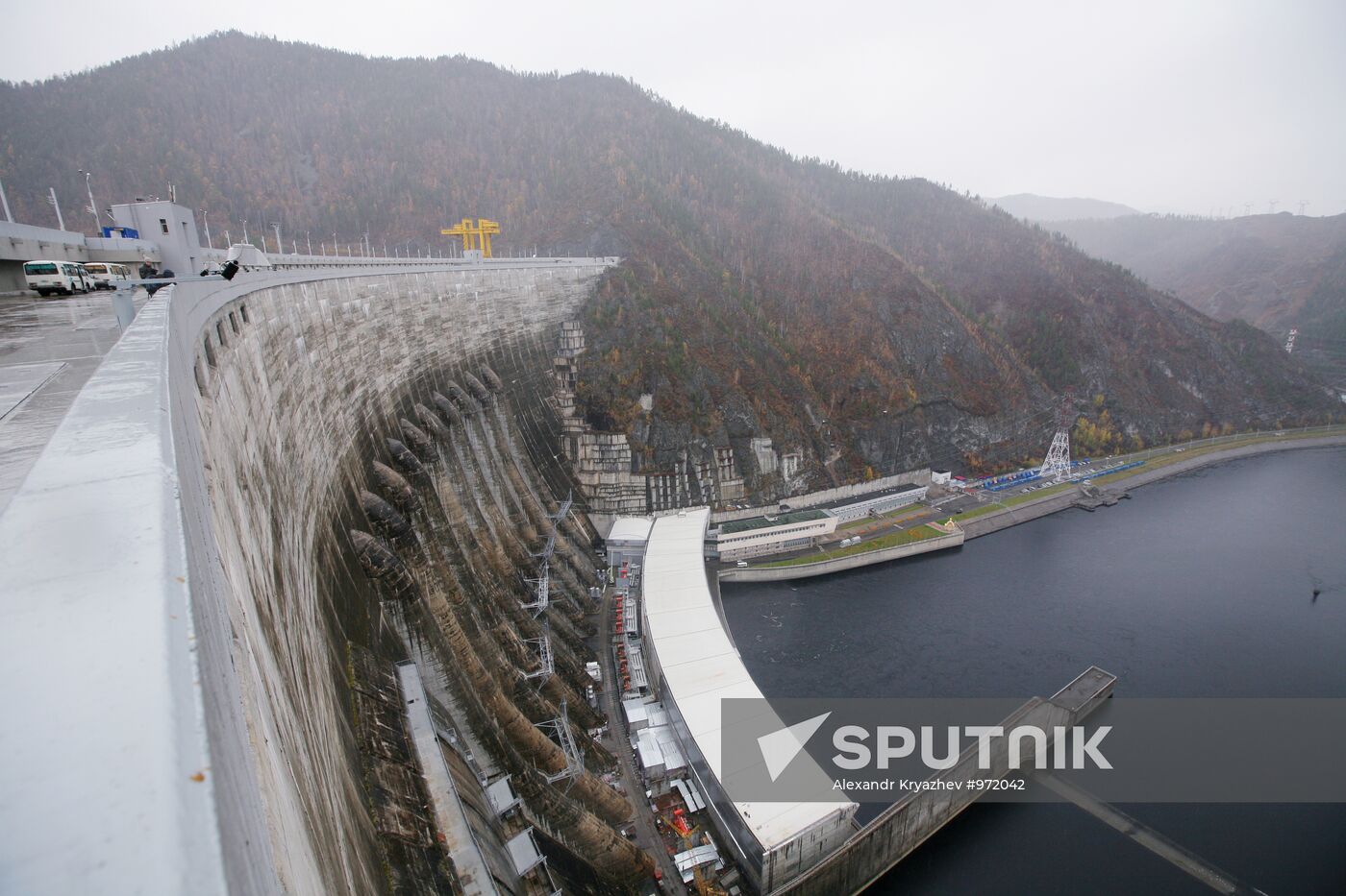 Launch of shore spillway at Sayano-Shushensky HPP