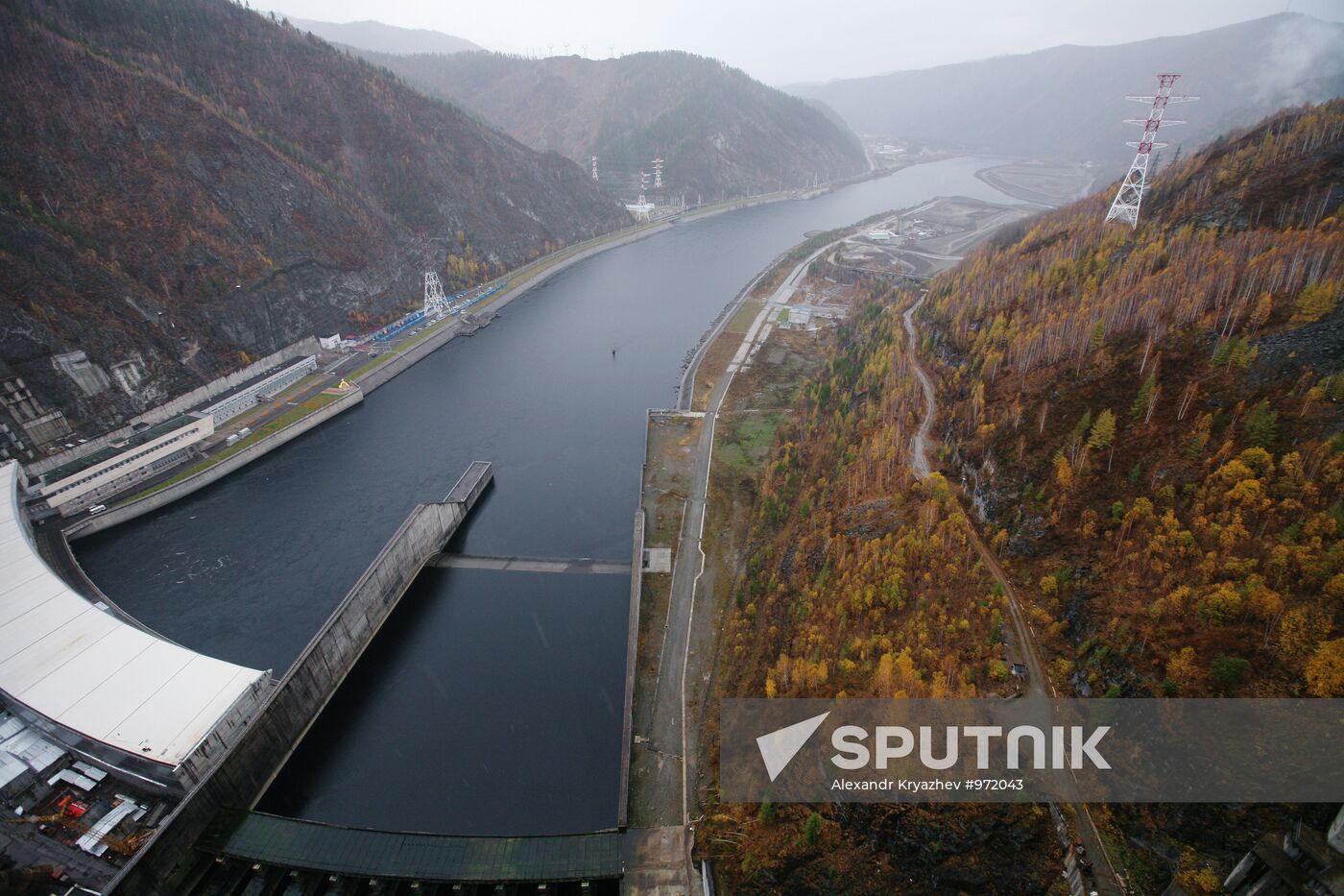 Launch of shore spillway at Sayano-Shushensky HPP