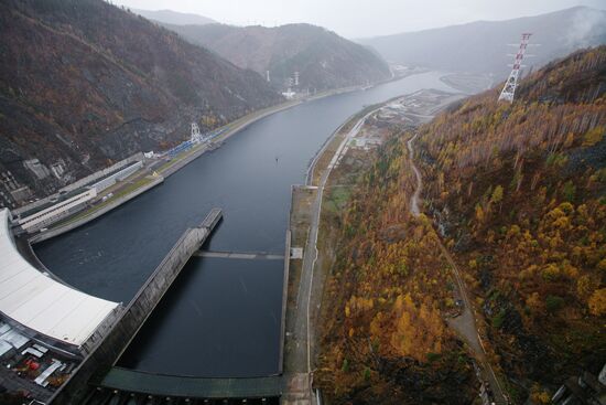Launch of shore spillway at Sayano-Shushensky HPP