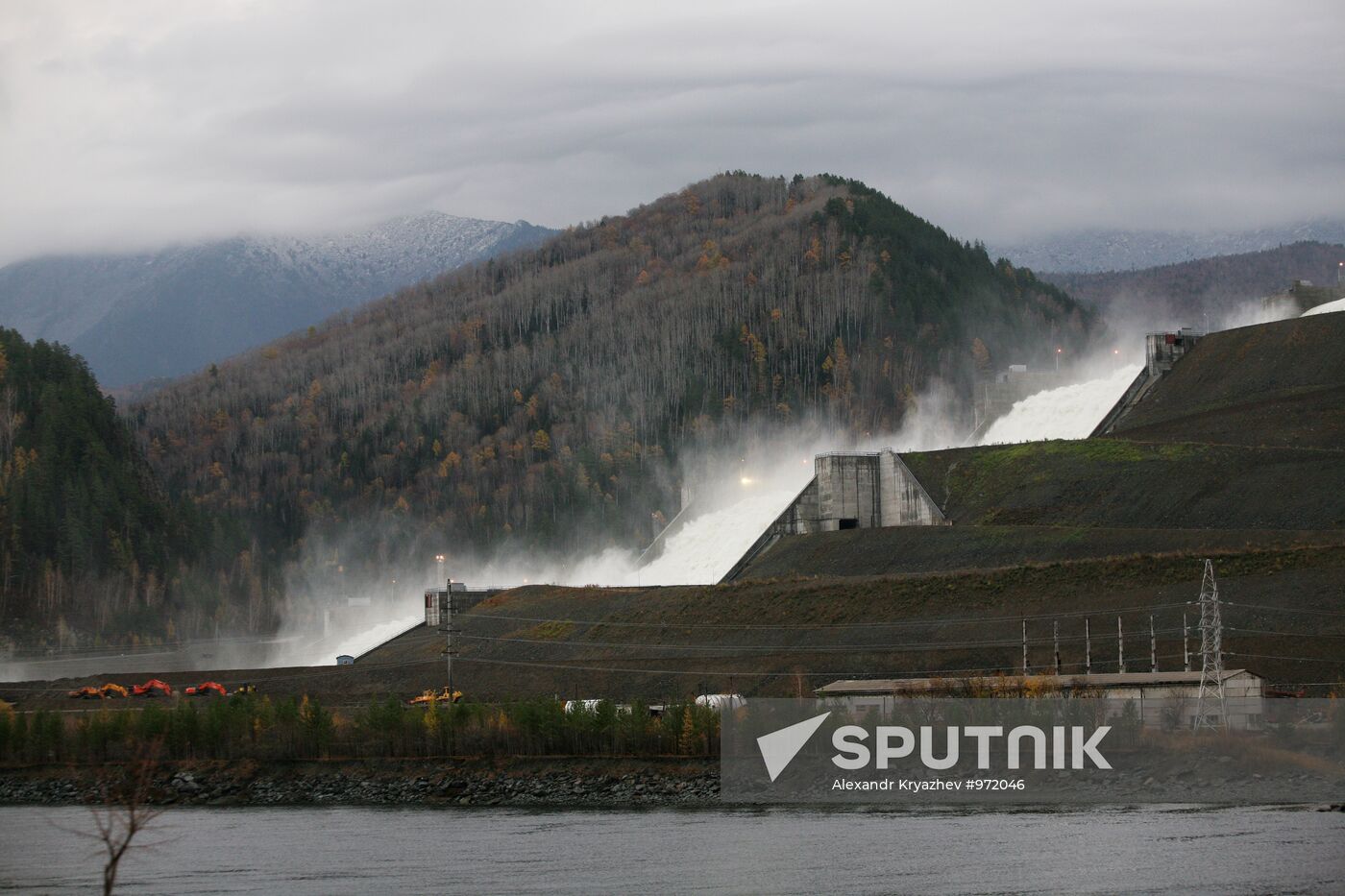 Launch of shore spillway at Sayano-Shushensky HPP