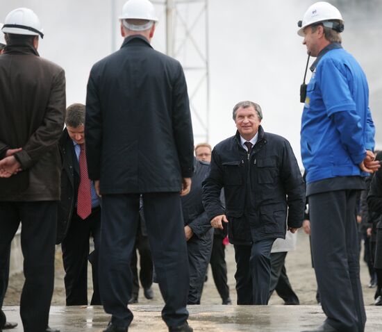 Launch of shore spillway at Sayano-Shushensky HPP