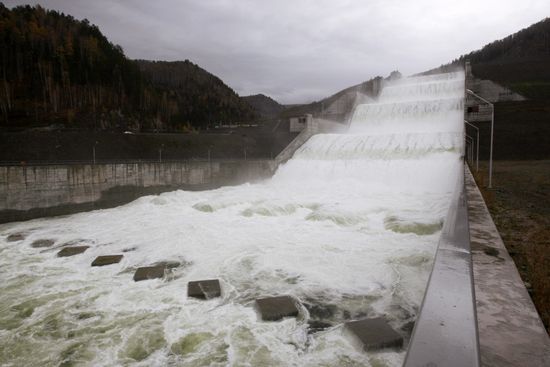 Launch of shore spillway at Sayano-Shushensky HPP