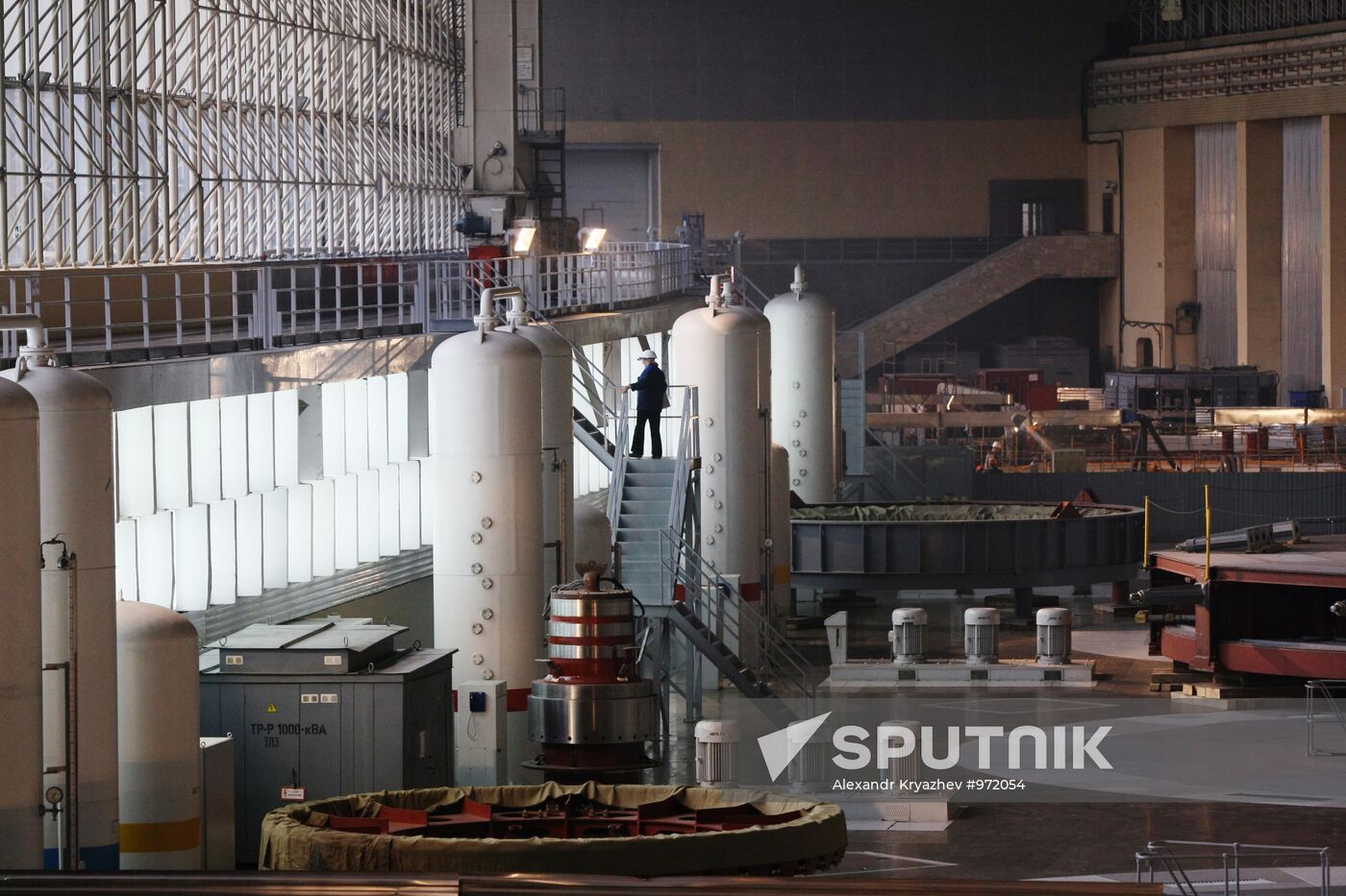 Launch of shore spillway at Sayano-Shushensky HPP