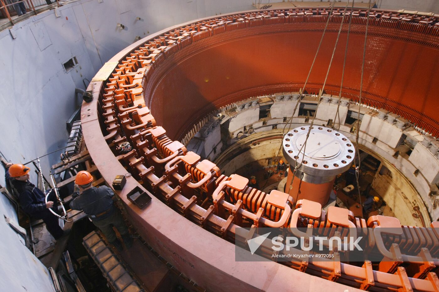 Launch of shore spillway at Sayano-Shushensky HPP