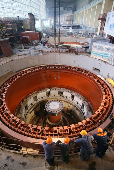 Launch of shore spillway at Sayano-Shushensky HPP