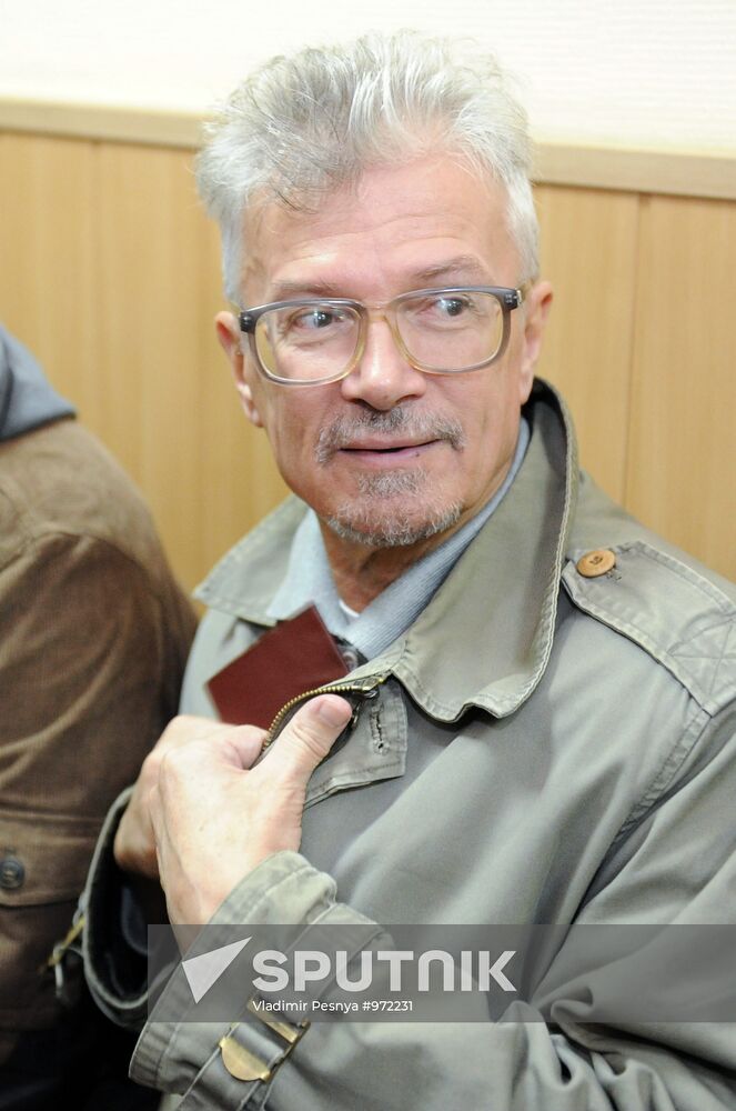 Eduard Limonov called to witness stand