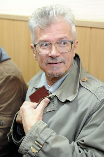 Eduard Limonov called to witness stand