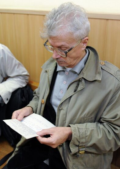 Eduard Limonov called to witness stand