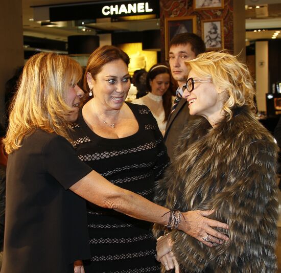 Simonetta Ravizz presents furs collection