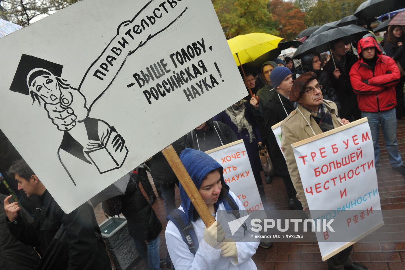 Scientists stage protest action in downtown Moscow