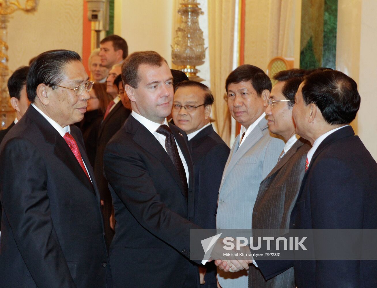 Dmitry Medvedev and Choummaly Sayasone hold talks