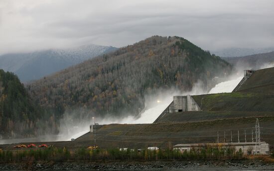 Shore spillway launched at Sayano–Shushenskaya Dam