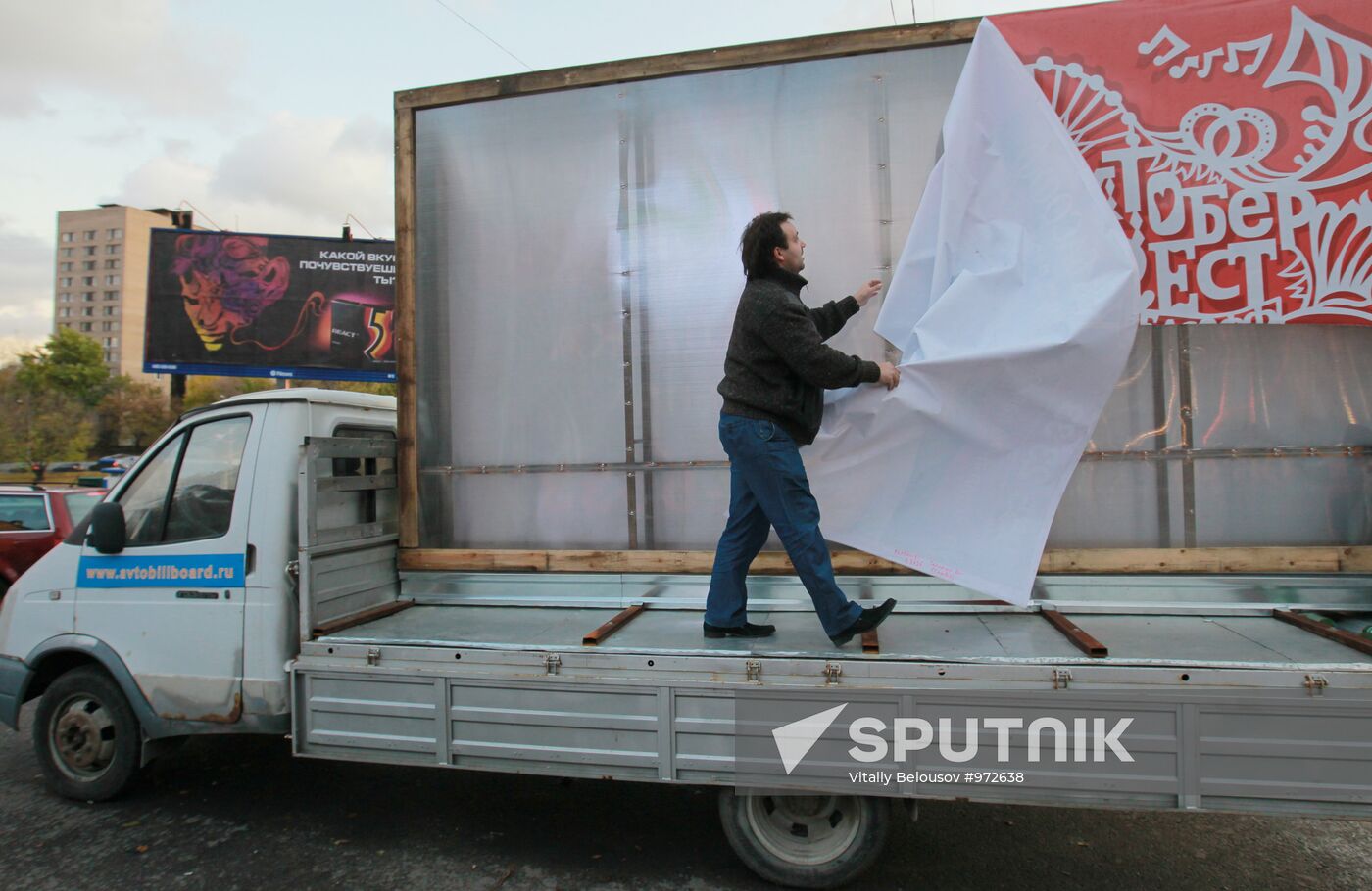 Ad billboards removed from Moscow streets