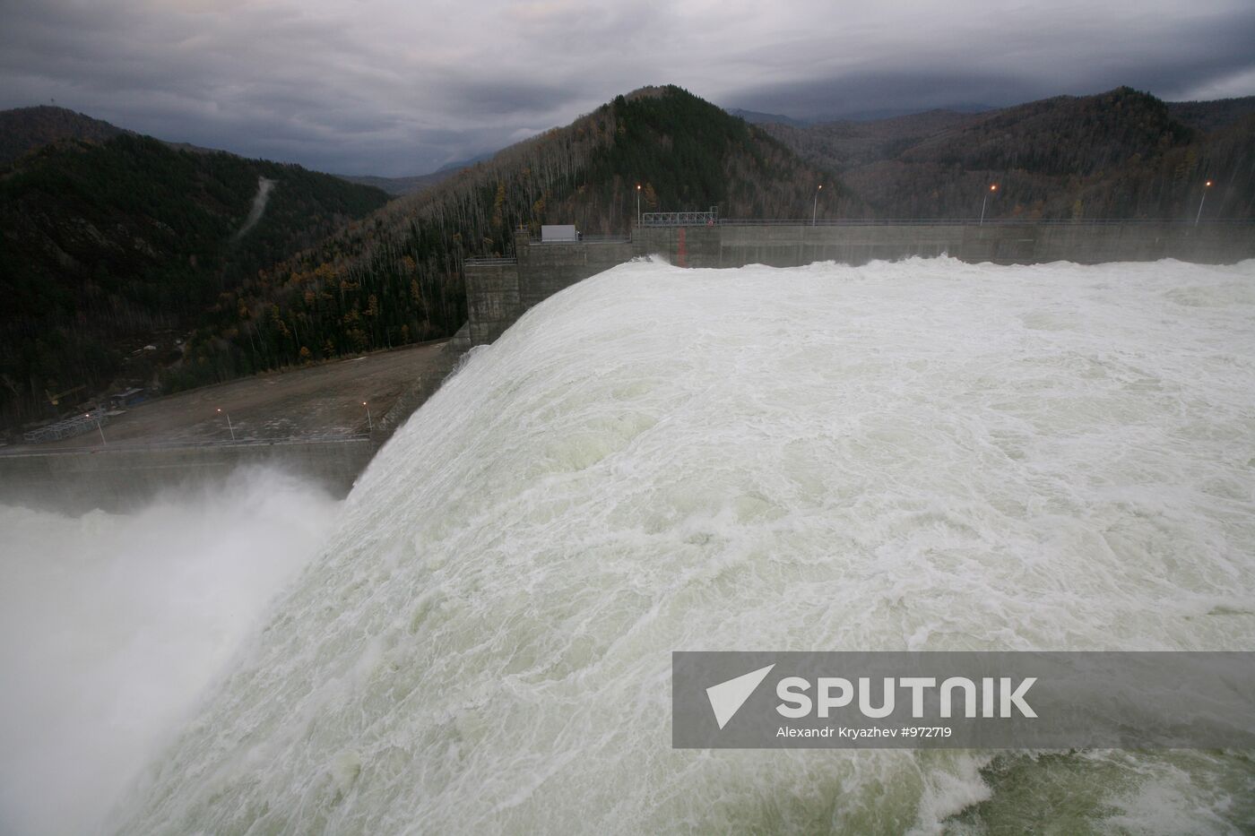 Shore spillway launched at Sayano–Shushenskaya Dam