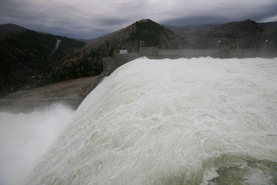 Shore spillway launched at Sayano–Shushenskaya Dam