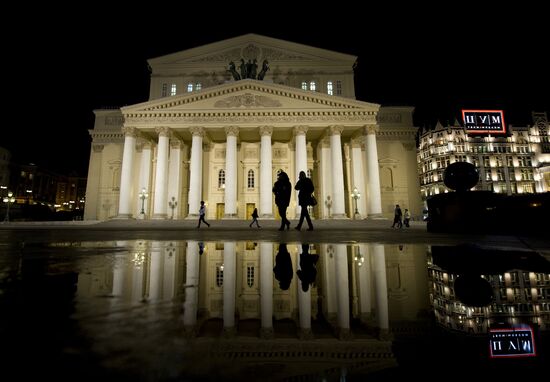 Bolshoi Theatre illuminated after major renovation