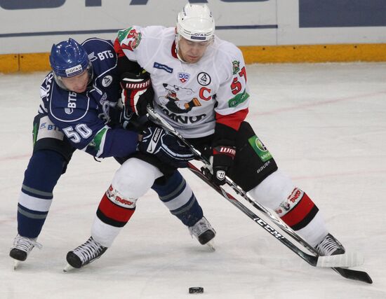 Kontinental Hockey League. Dinamo vs. Traktor