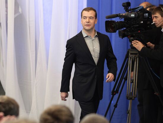 Dmitry Medvedev meets with his supporters