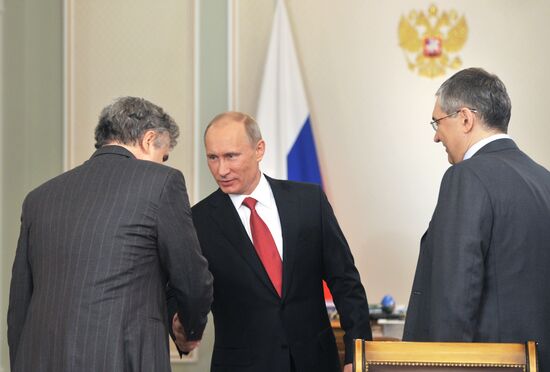 Vladimir Putin gives interview to Russia's central TV channels