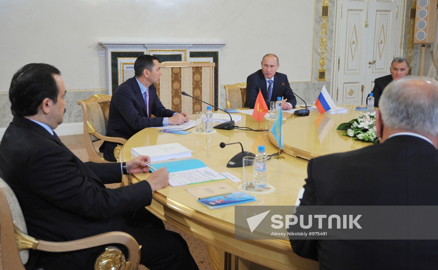 Vladimir Putin on working trip to North Western Federal District