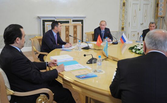 Vladimir Putin on working trip to North Western Federal District