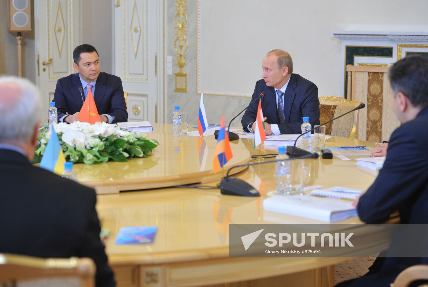 Vladimir Putin on working trip to North Western Federal District