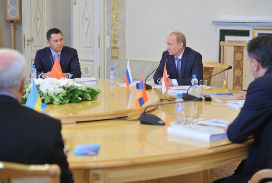 Vladimir Putin on working trip to North Western Federal District