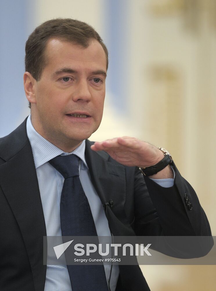 Dmitry Medvedev meets with members of Public Committee