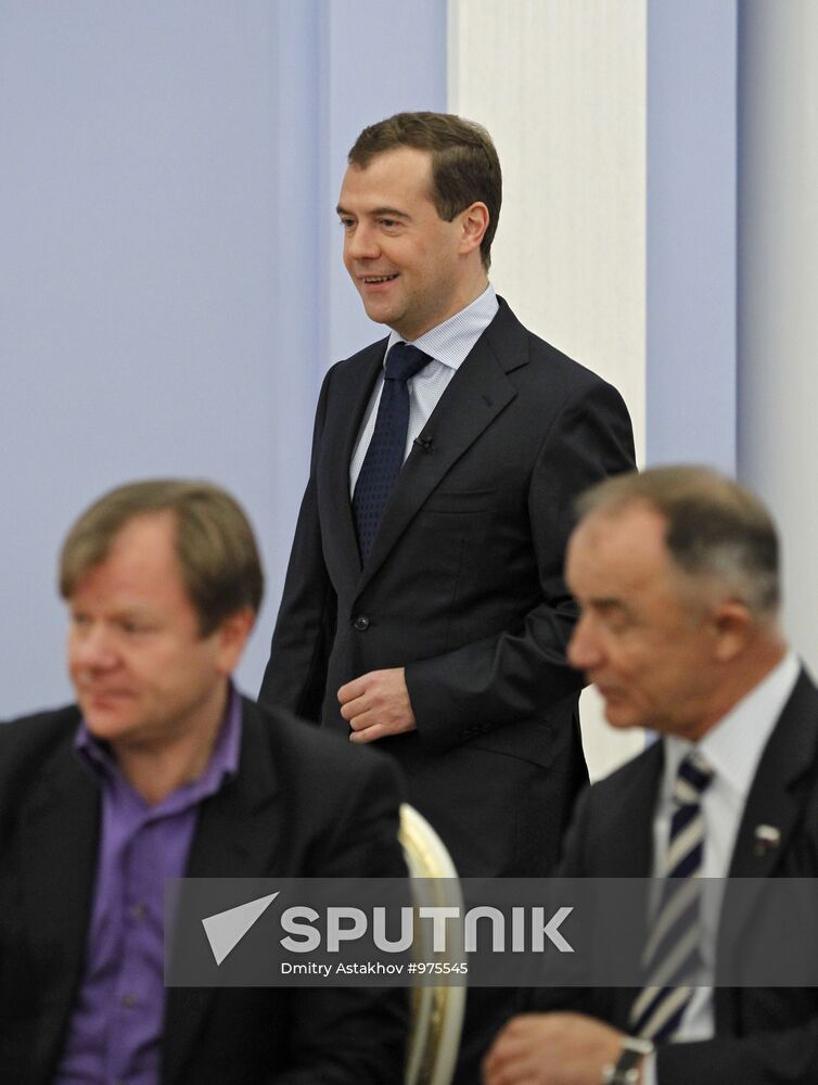 Dmitry Medvedev meets with members of Public Committee