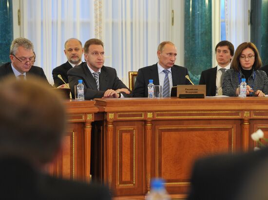 Vladimir Putin on working trip to North Western Federal District