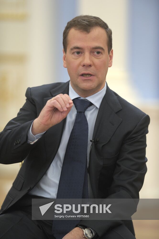 Dmitry Medvedev meets with members of Public Committee