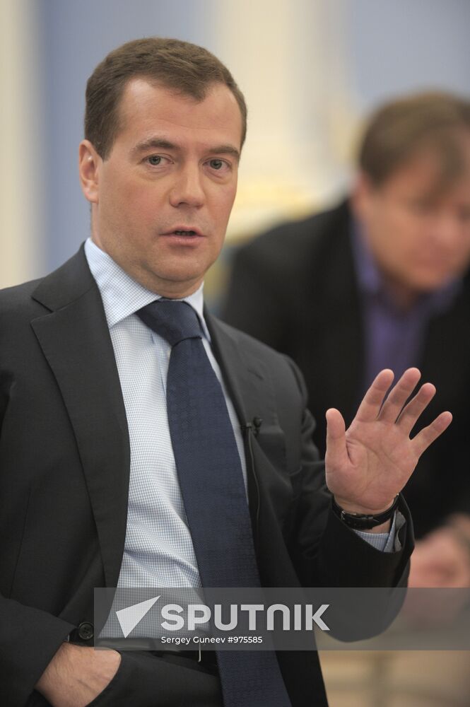 Dmitry Medvedev meets with members of Public Committee