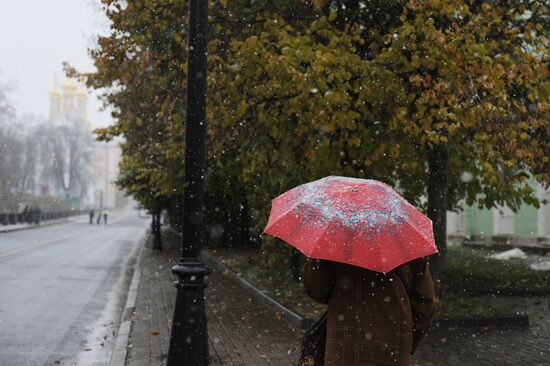 First snow in city of Pushkin, Leningrad Region