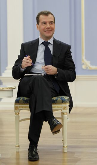 Dmitry Medvedev meets with members of Public Committee