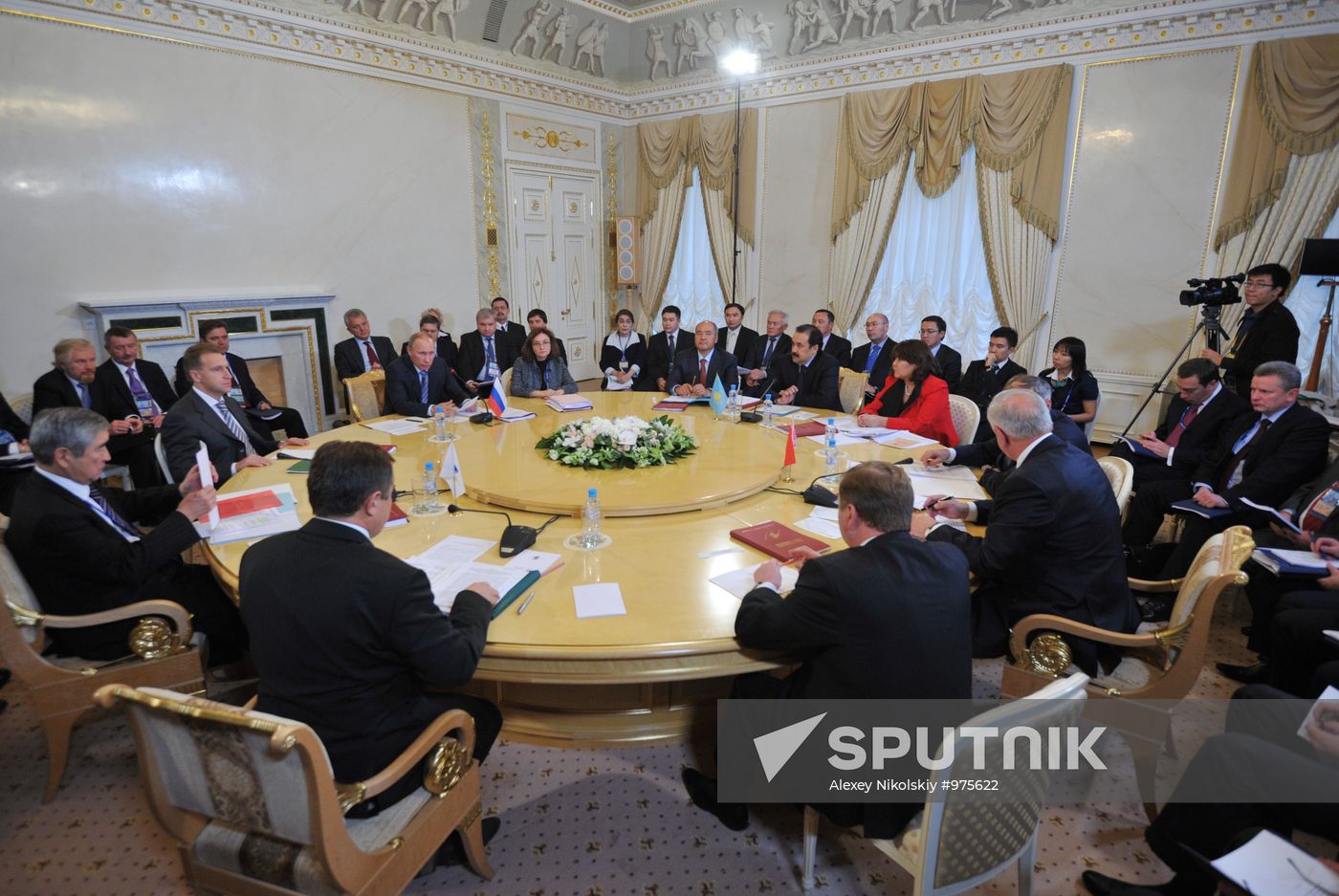 Vladimir Putin on working trip to North Western Federal District