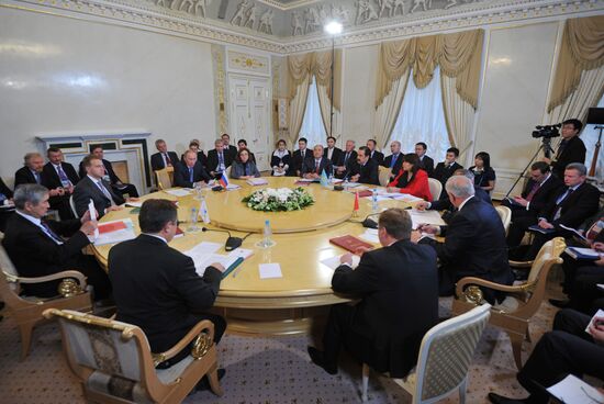 Vladimir Putin on working trip to North Western Federal District