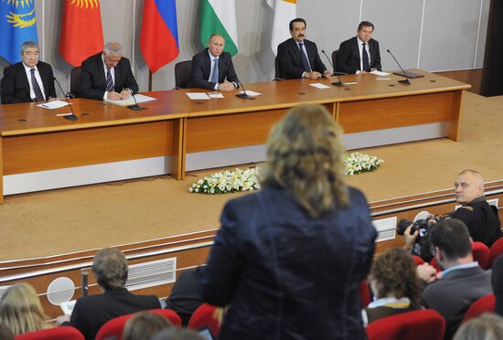 Vladimir Putin on working trip to North Western Federal District