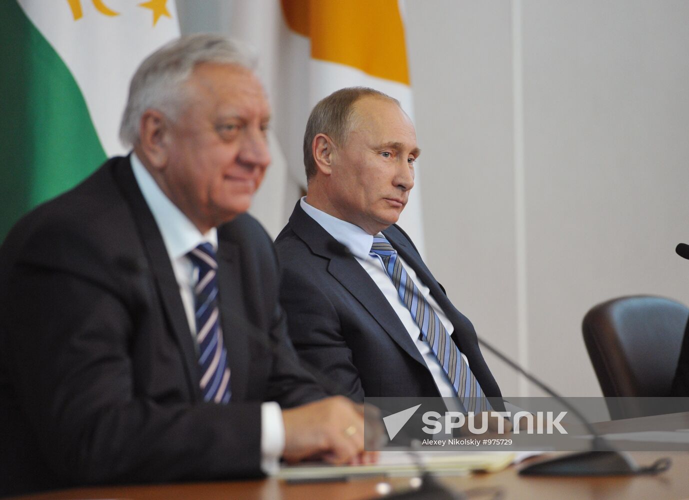 Vladimir Putin on working trip to North Western Federal District