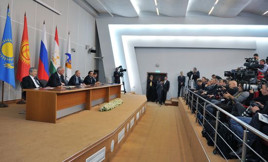 Vladimir Putin on working trip to North Western Federal District