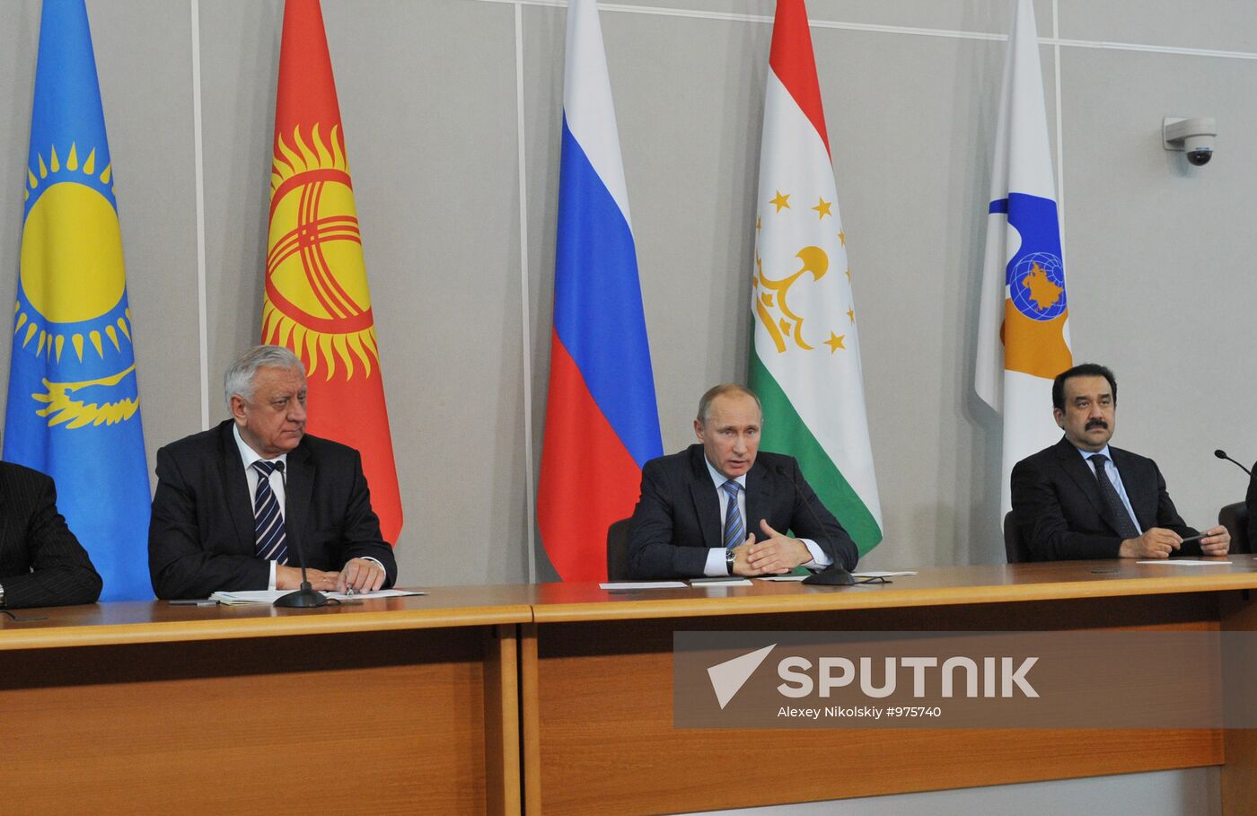 Vladimir Putin on working trip to North Western Federal District