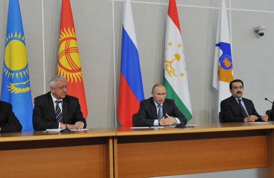Vladimir Putin on working trip to North Western Federal District