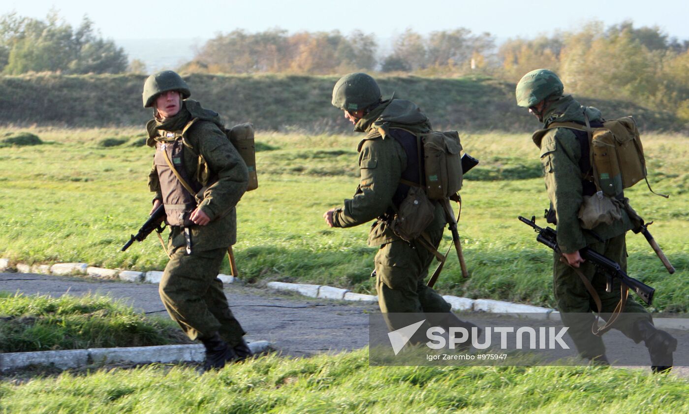 Marines air-assault regiment takes part in weapons practice